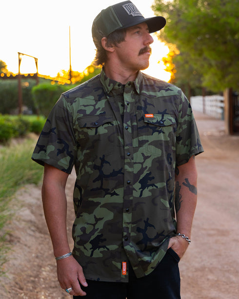 OUTDOORSMAN PERFORMANCE SHORT SLEEVE CAMO BUTTON UP - MENS